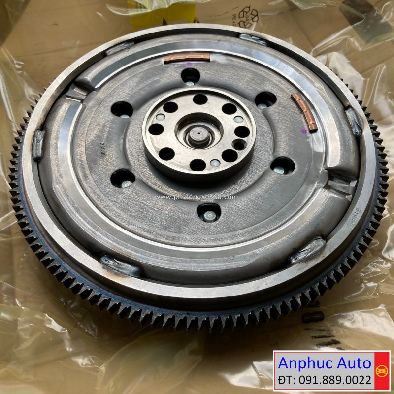 banh da ford everest chinh hang.jpg